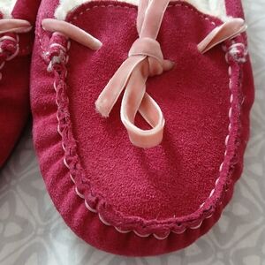 L. L. Bean suede faux fur lined moccasins Sz 8 Pink Ribbon Trim And Stitching